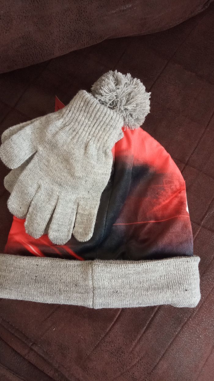 Ensemble Bonnet + Gants "Star Wars" (taille 52 ou 54cm) - Neuf et Étiqueté - photo numéro 2