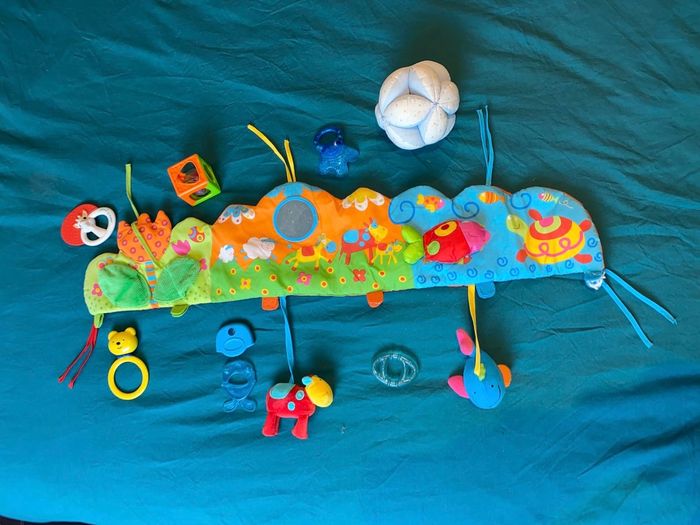 Lot jouets d'éveil  et anneaux de dentition bébé
