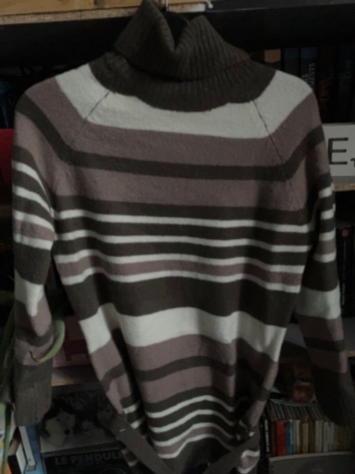 Pull marron rayé