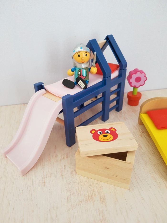 Chambre d'enfant avec lit toboggan et mobilier en bois maison de poupée - photo numéro 5
