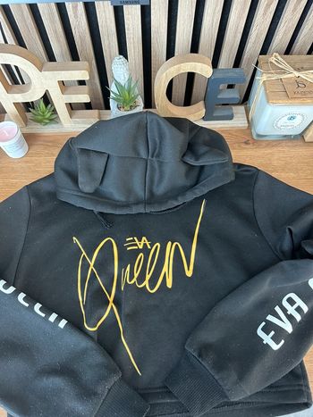 Pull court à capuche Eva Queen