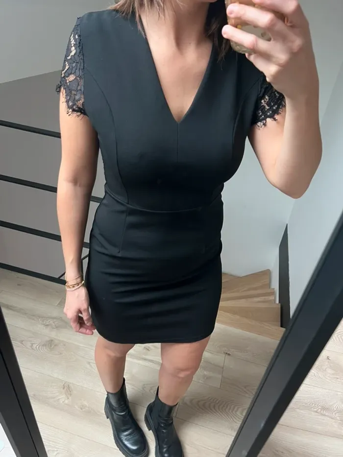 Robe courte moulante hangar 86 - photo numéro 2