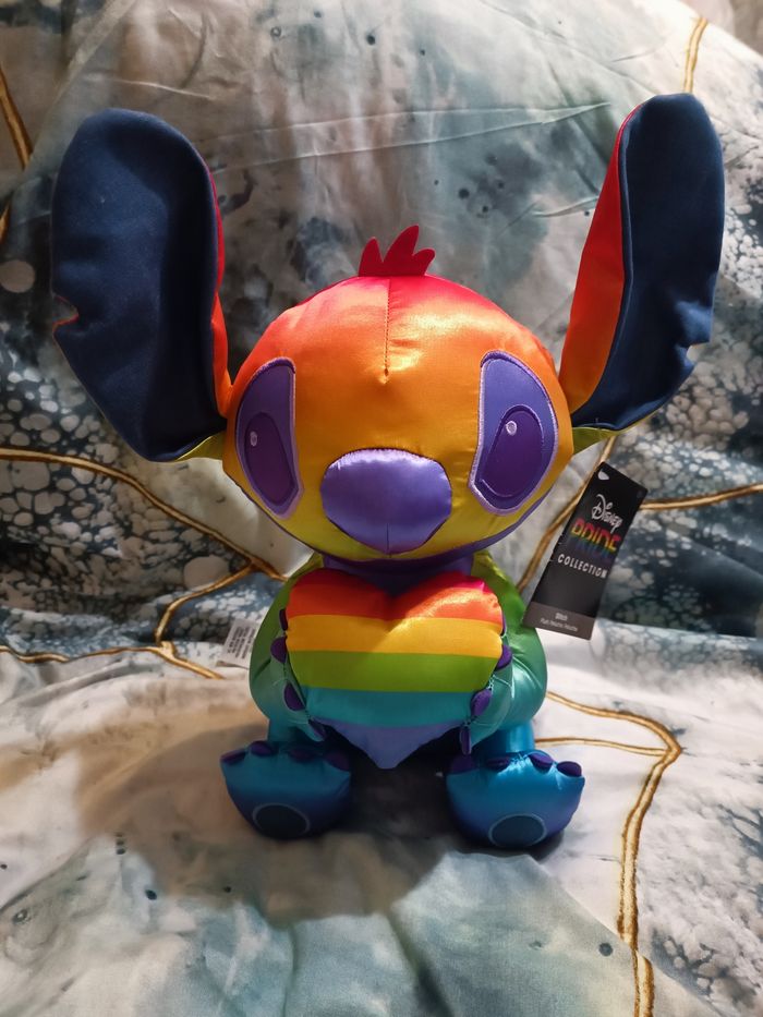 Peluche Stitch Disney pride collection neuve avec étiquette idéal cadeau de Noël