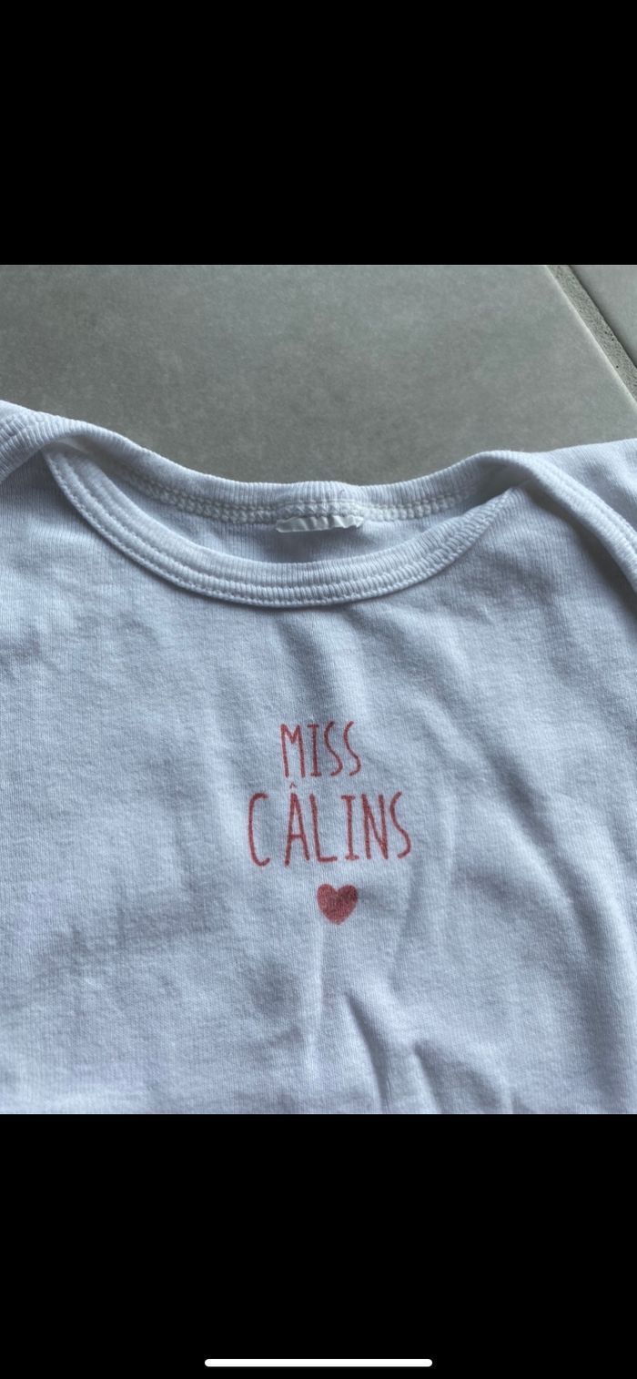 Lot de 2 bodys manches courtes 6 mois - photo numéro 3