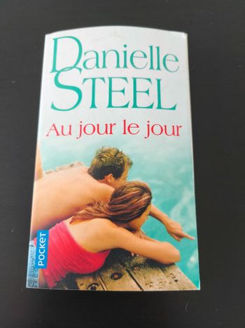 Livre Danielle Steel Au jour le jour