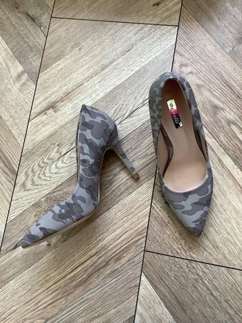 Chaussures escarpins  camouflage / kaki gris pointure 37  mademoiselle chic Neuve