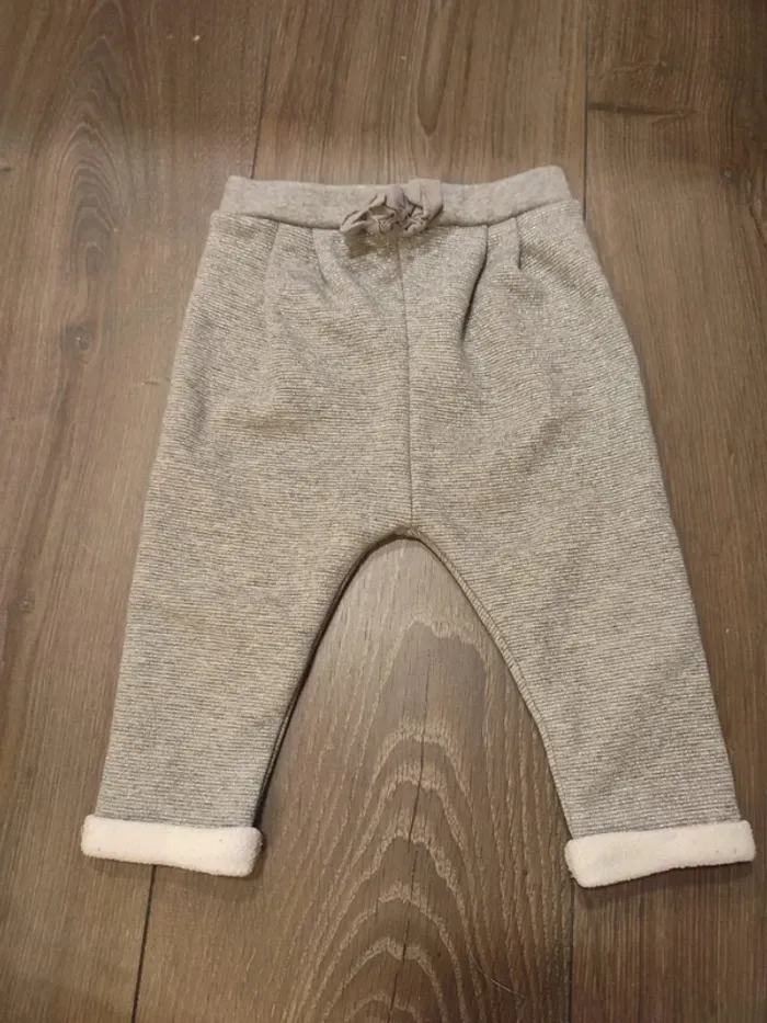 Pantalon doublé Kiabi 9 mois gris argenté paillettes - photo numéro 2