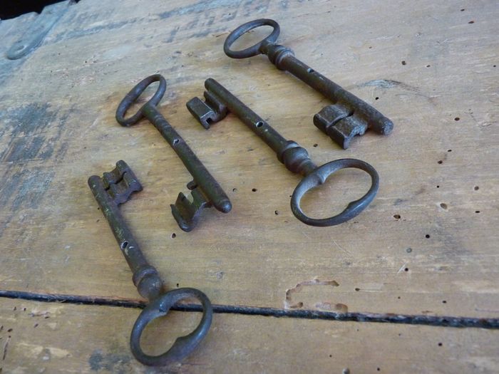 lot de clefs anciennes pré-percées decoration cadre collection TBE - photo numéro 2