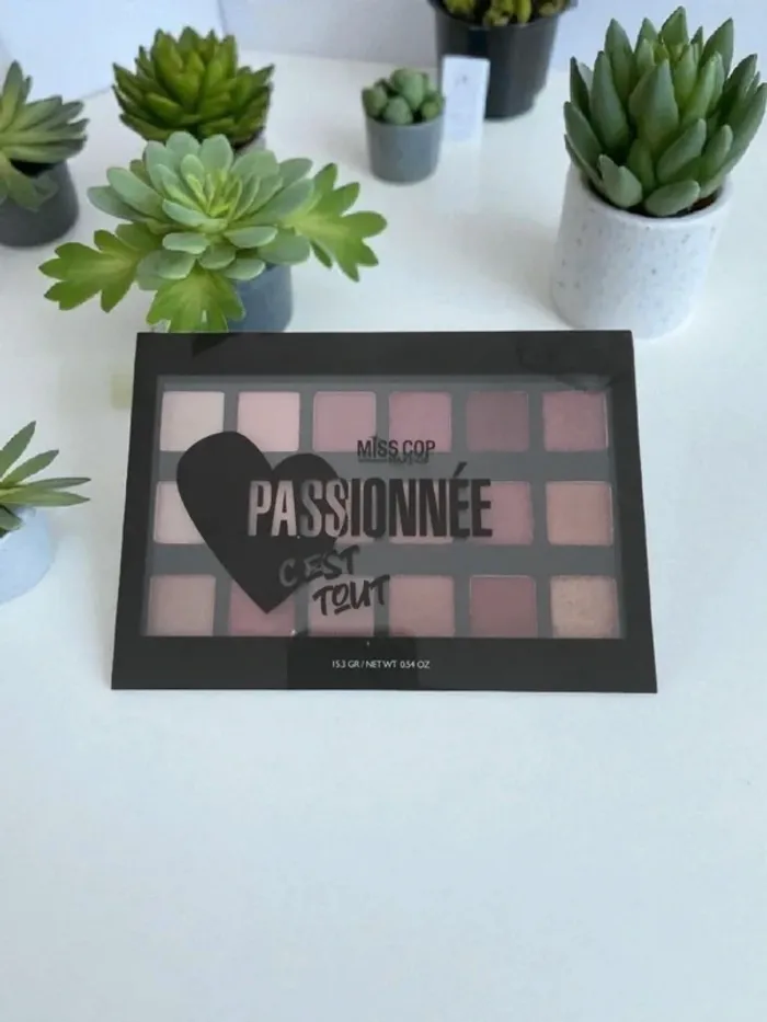 🌸Palette maquillage neuve ton or, rose et rouge🌸