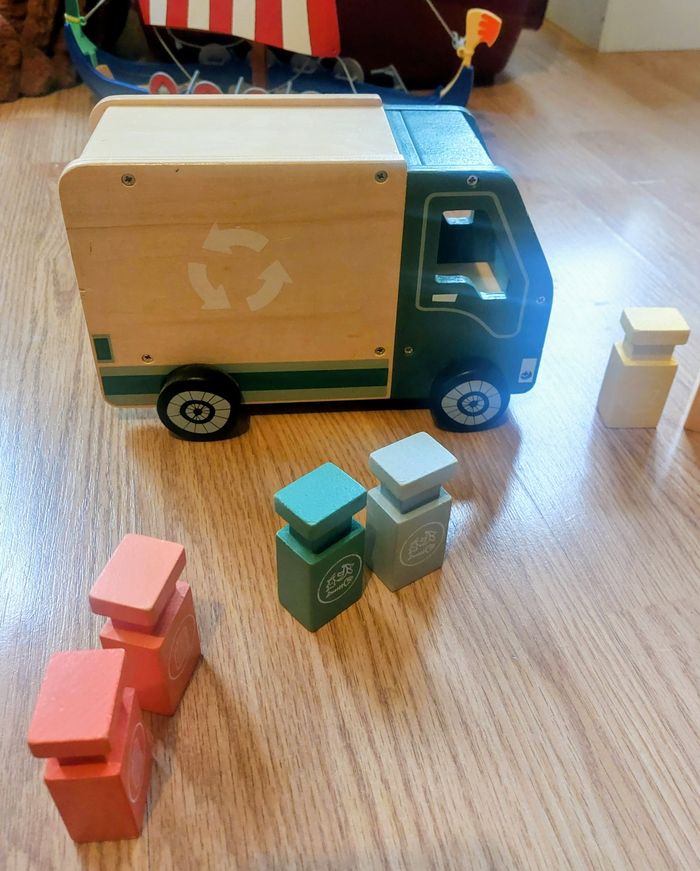 Jouet enfant, camion de recyclage en bois - photo numéro 2