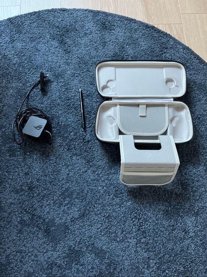 Asus Rog Ally parfait état + étui de transport et écran de protection - photo numéro 4