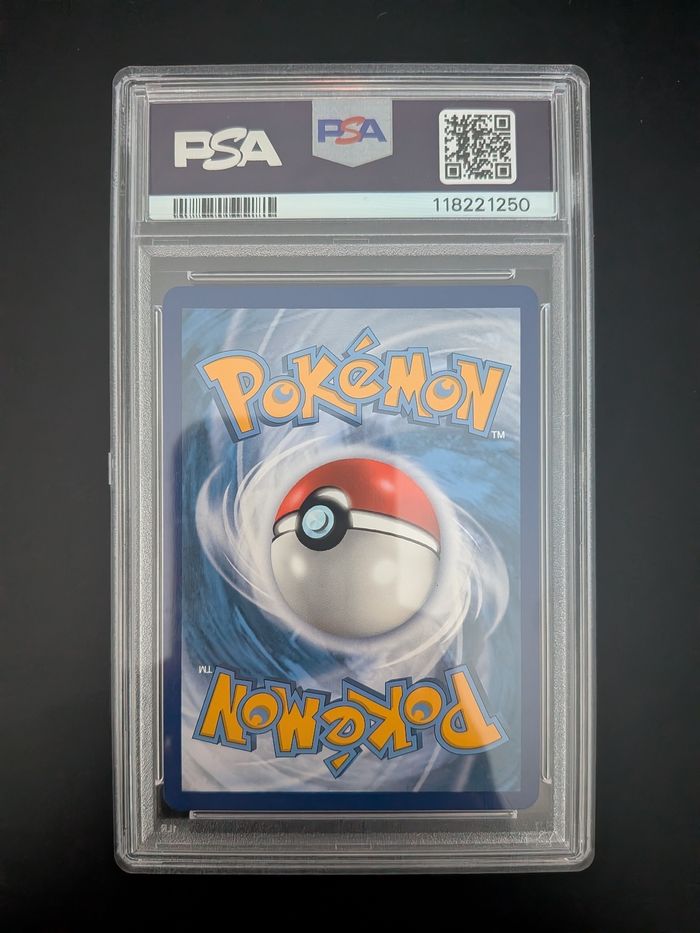 Carte Pokemon Dracaufeu V Full art SWSH050 Promo ETB Voix Du Maître PSA 8 - photo numéro 2