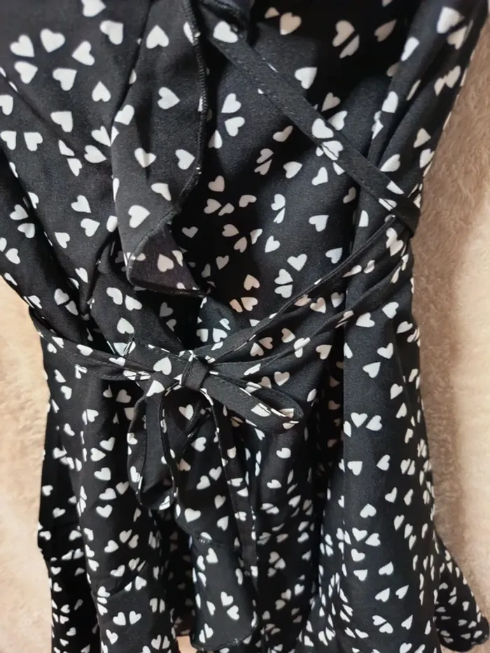 Robe a bretelles courte. Marque Shein (A334) - photo numéro 2