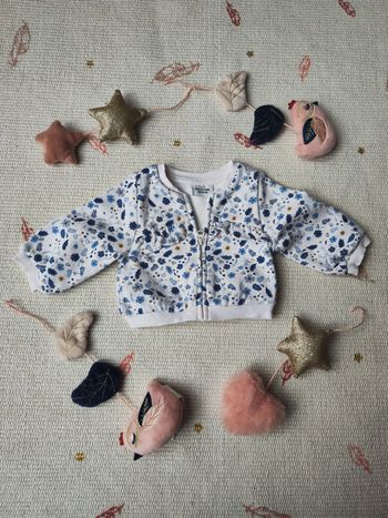 Gilet bébé fille à fleurs bleu et moutarde