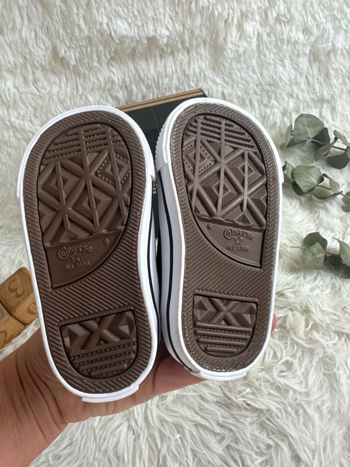 Paire de basket converse Marine taille 20 - photo numéro 4