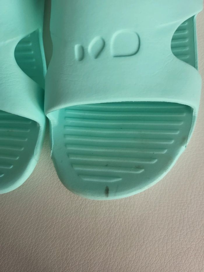 Claquettes plage/piscine fille 27/28 Nabaiji peu portées - photo numéro 5