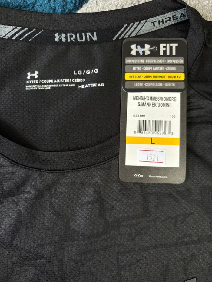 Ensemble Under Armour T-Shirt avec motif et Short Fluorescent Taille L - photo numéro 3
