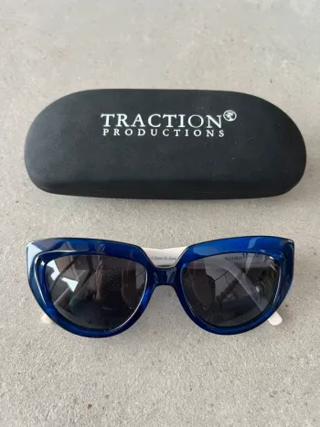 Lunettes de soleil femme Traction Productions