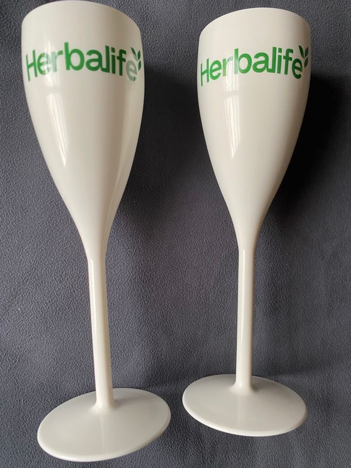 NEUF : Flûtes à champagne Herbalife ecocup - photo numéro 2