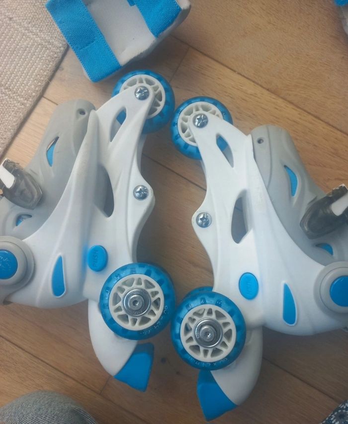 Rollers bleu. évolutive du 27 au 30 - photo numéro 3
