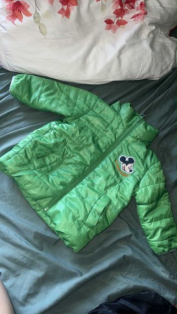 Veste verte proche du neuf Disney Mickey 6 mois