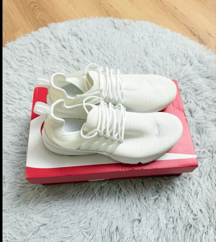 Baskets Nike Air Presto – Taille 39 – blanc cassé – Neuf avec étiquette - photo numéro 3