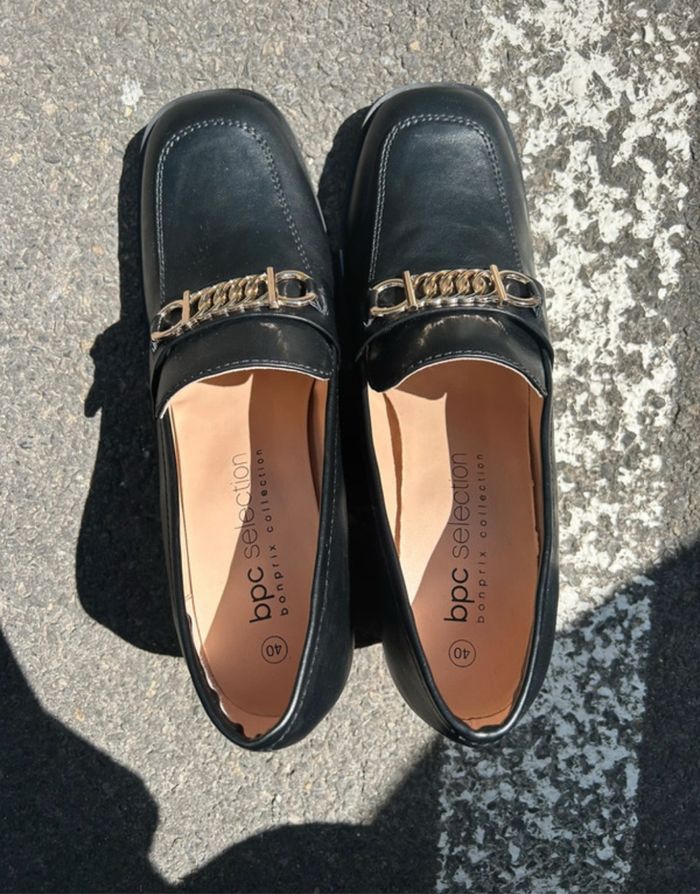 Chaussure noires neuves