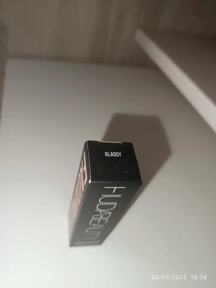 Gloss extra brillant faux filler Huda beauty - photo numéro 2