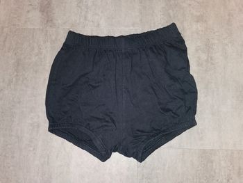 Short bébé fille 2 ans comme neuf