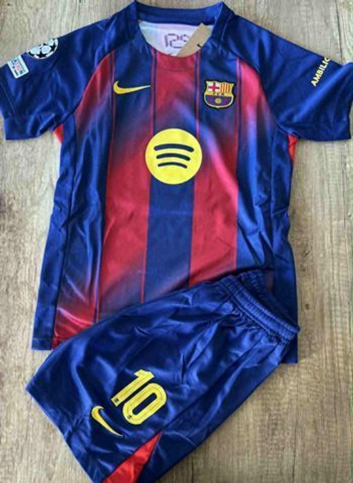Kit de foot short et maillot -  Barcelone - Lamine Yamal 10ans - photo numéro 2