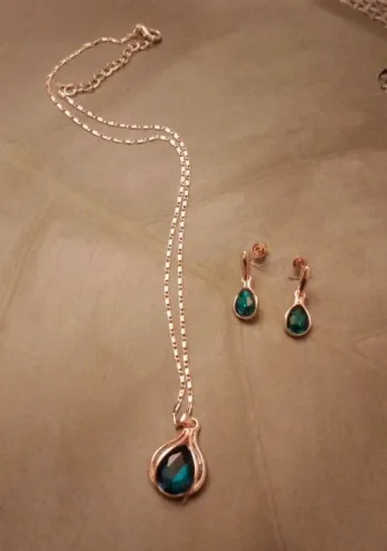 Ensemble collier boucles d'oreilles