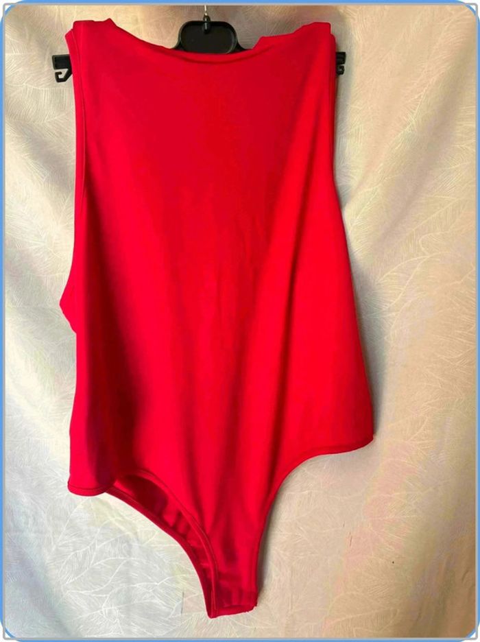 Tres jolie Body taille 42 neuf - photo numéro 4