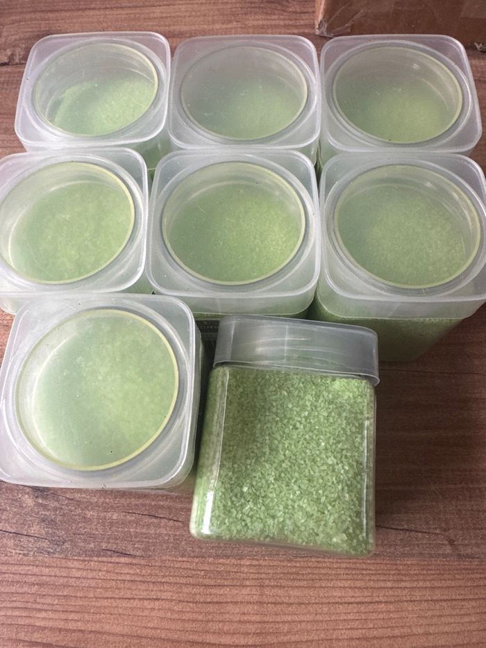 Lot de 8 pots de sable vert anis neuf