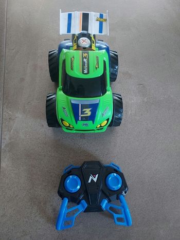 Voiture télécommandée