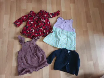 Lot 2 robes , 1 combishort et 1 gilet