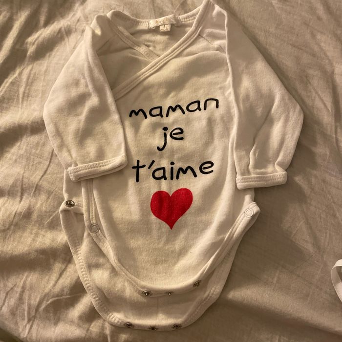 lot de body 1 mois - photo numéro 3