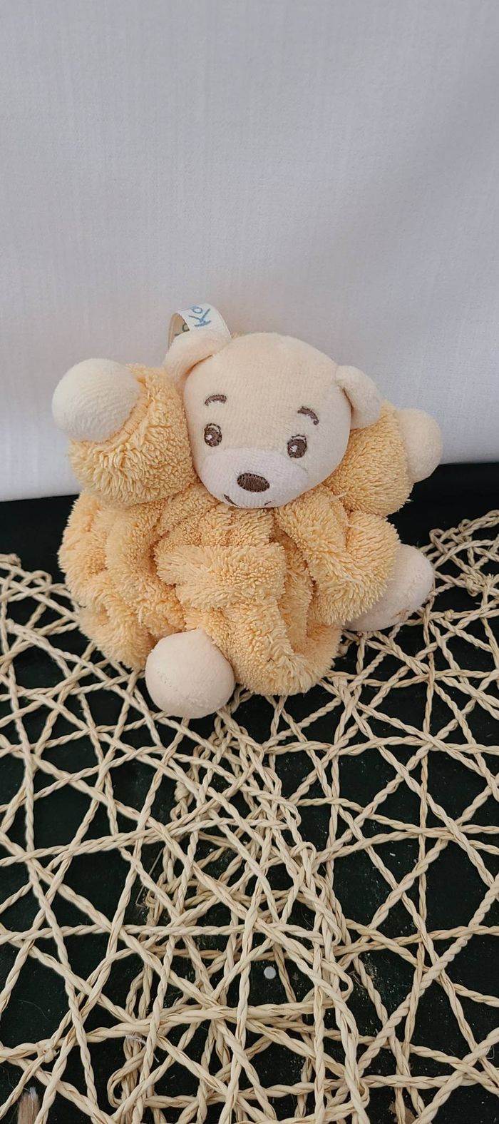Doudou petit ours Plume jaune orange KALOO