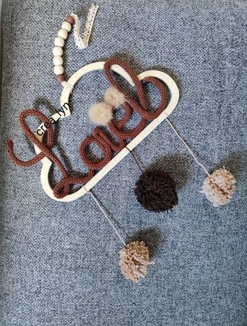 Couronne et nuage avec prénom en tricotin