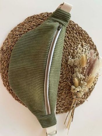 Sacoche banane fait main en tissu velours côtelé vert kaki