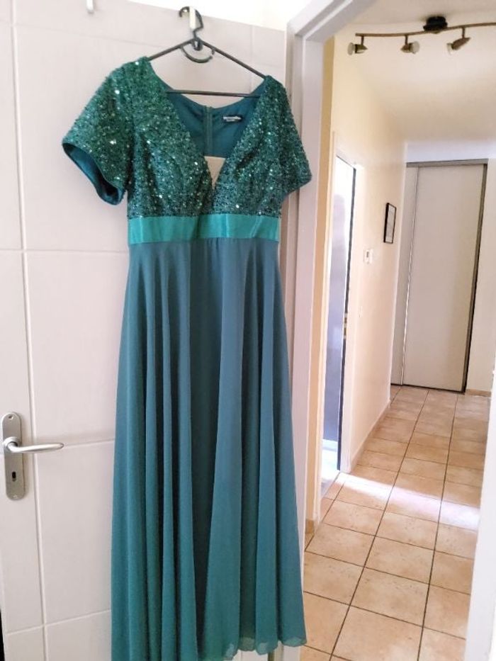 Belle robe de soirée (ou pour un mariage)