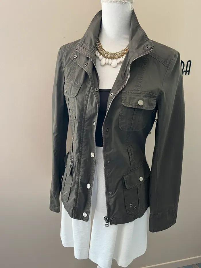 Veste coupe saharienne femme kaki coton enduit Marque Camaïeu taille S - photo numéro 3