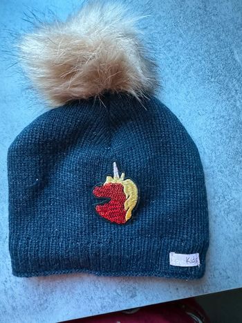Bonnet fille à pom pom