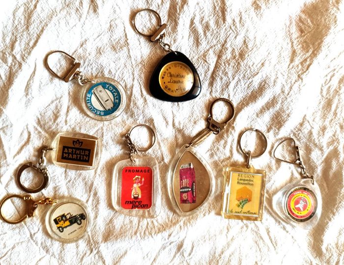 Lot porte-clés publicitaires vintage.