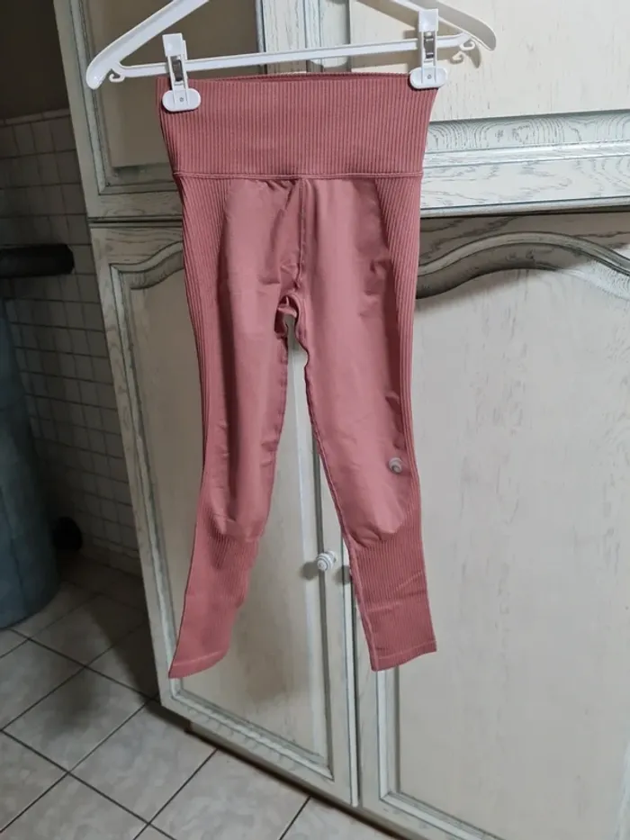 Lot brassière  et leggins oceans apart - photo numéro 7