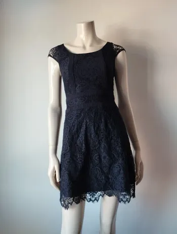 Robe en "dentelle" bleue marine taille s