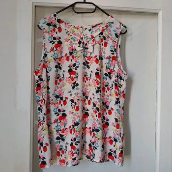Magnifique blouse taille 42 neuve