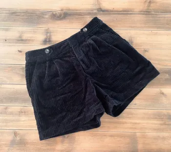 Short en velours côtelé noir