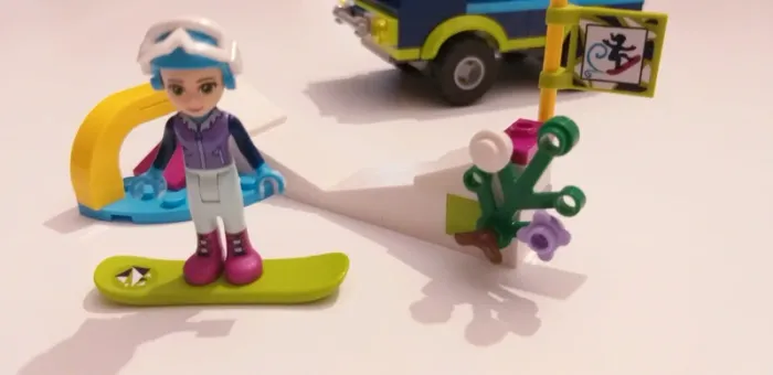 Lego friends 41321 Le tout terrain de la station de ski - photo numéro 2