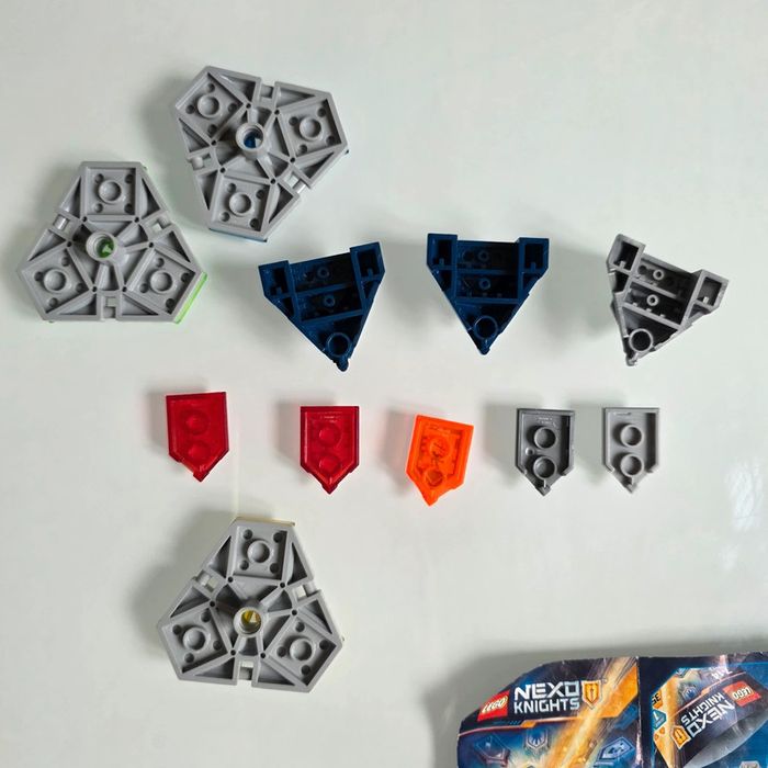 Lego Nexo Knight 15 boucliers + personnage - photo numéro 5
