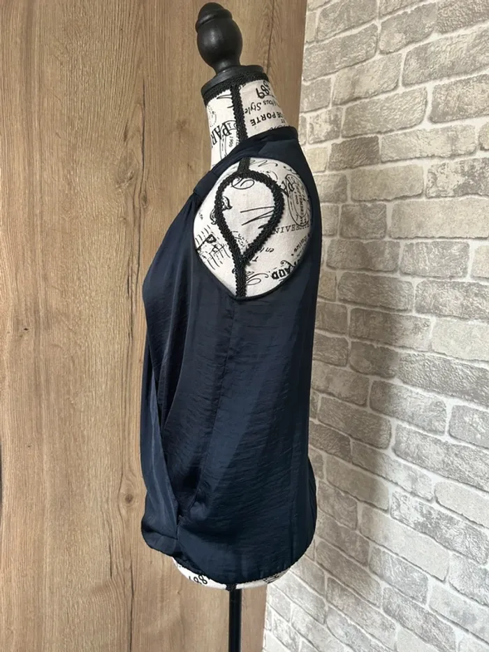 Blouse élégante sans manches couleur bleu nuit taille 40 - photo numéro 2